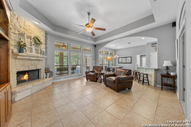 Listing photo id 4 for 105 Legacy Oaks