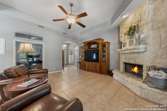 Listing photo id 5 for 105 Legacy Oaks