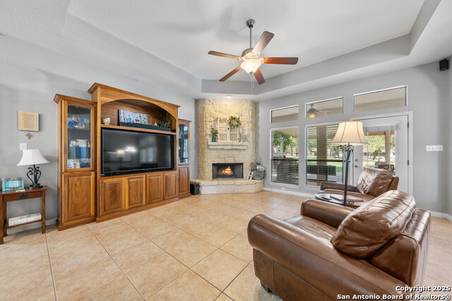 Listing photo id 6 for 105 Legacy Oaks