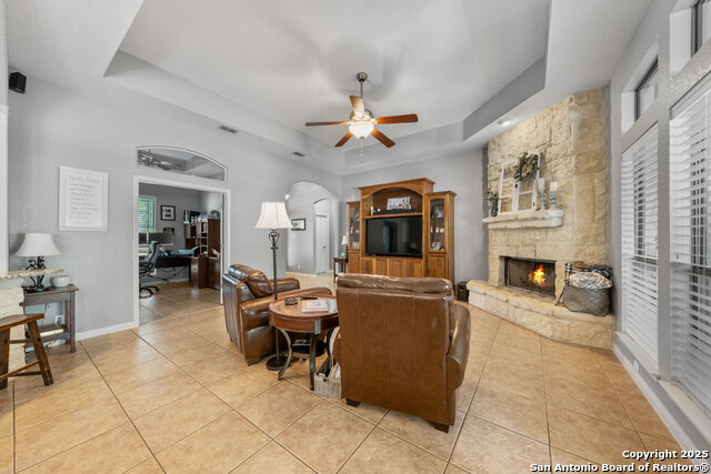 Listing photo id 7 for 105 Legacy Oaks