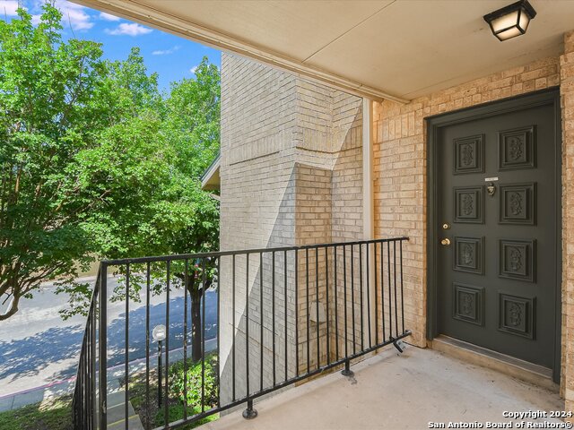 Image 19 of 20 For 11843 Braesview  1012