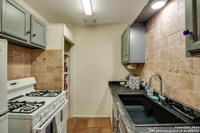 Image 5 of 8 For 206 Madison  B