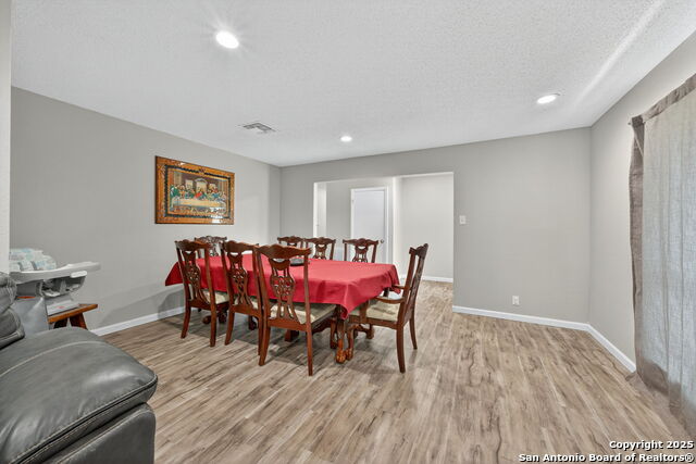 Image 16 of 32 For 3413 Foxbriar