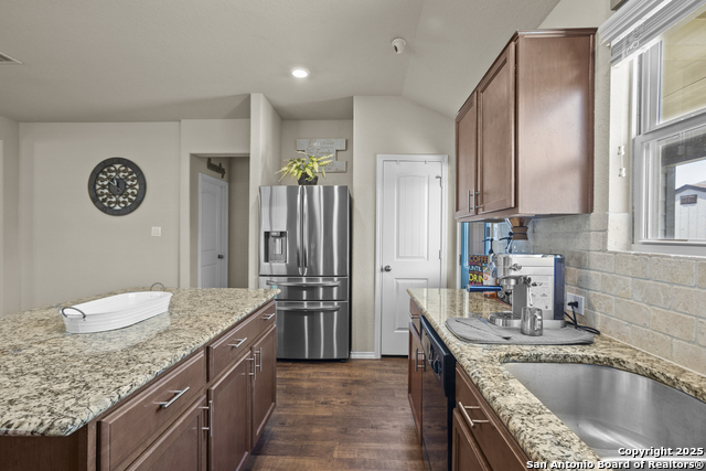 Listing photo id 10 for 128 Field Ridge