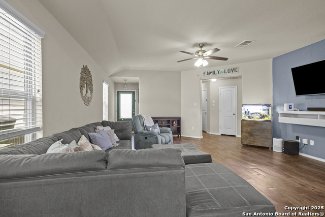 Listing photo id 2 for 128 Field Ridge
