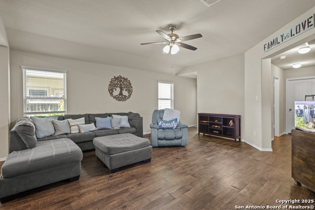 Listing photo id 3 for 128 Field Ridge
