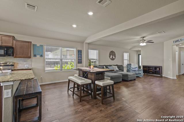 Listing photo id 4 for 128 Field Ridge