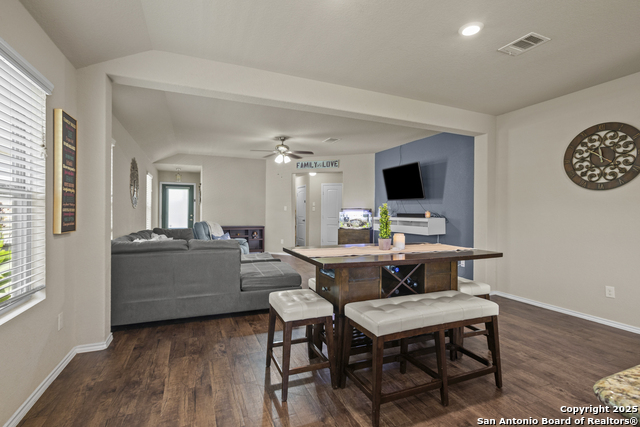 Listing photo id 5 for 128 Field Ridge