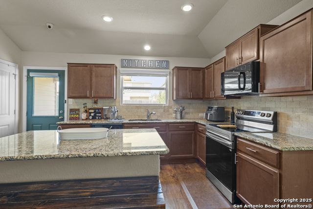 Listing photo id 7 for 128 Field Ridge