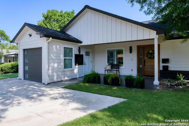 Image 2 of 38 For 531 Brightwood Pl