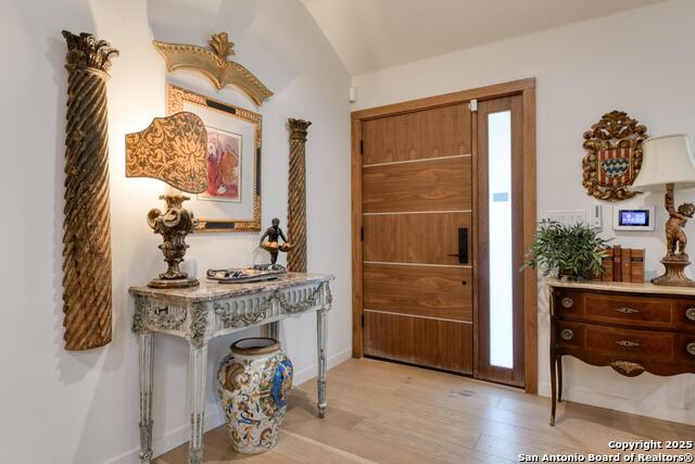 Image 4 of 38 For 531 Brightwood Pl
