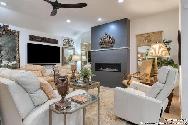 Image 7 of 38 For 531 Brightwood Pl