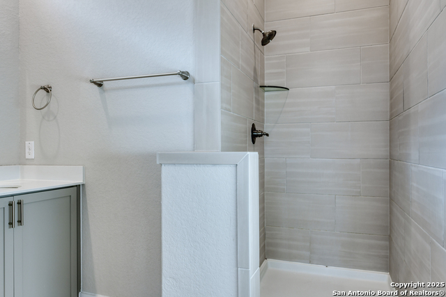 Listing photo id 9 for 8851 Oakland Rd Bldg 31