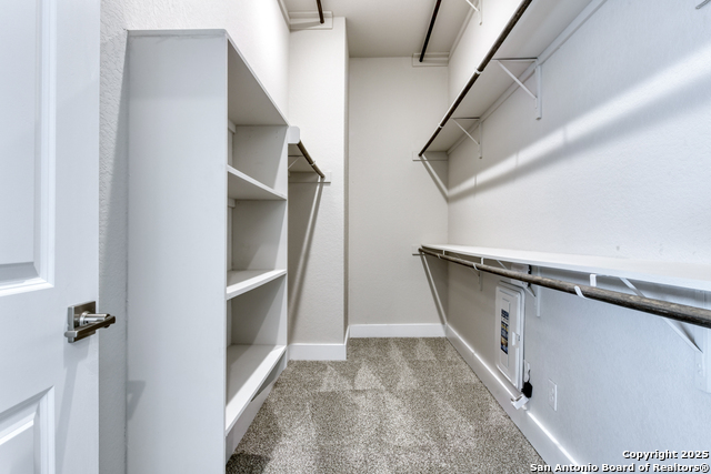 Listing photo id 10 for 8851 Oakland Rd Bldg 31