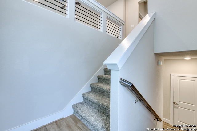 Listing photo id 11 for 8851 Oakland Rd Bldg 31