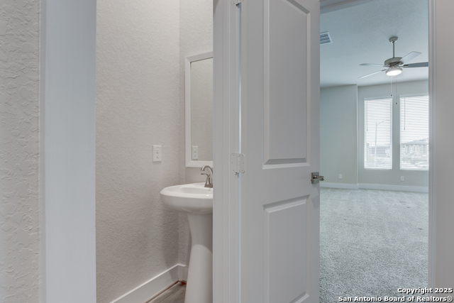 Listing photo id 27 for 8851 Oakland Rd Bldg 31