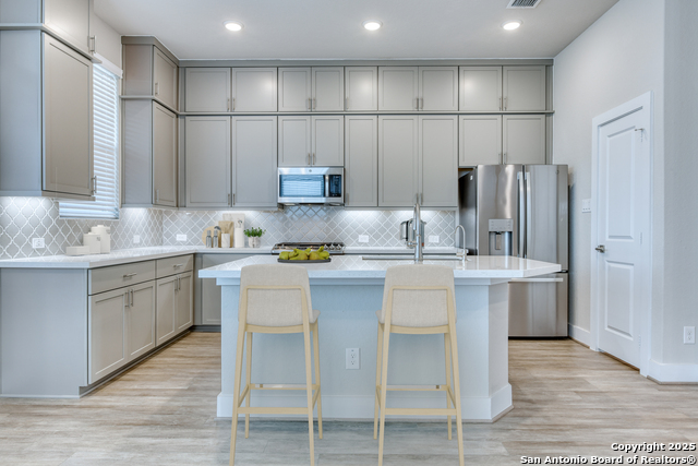 Listing photo id 5 for 8851 Oakland Rd Bldg 31
