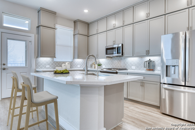 Listing photo id 6 for 8851 Oakland Rd Bldg 31