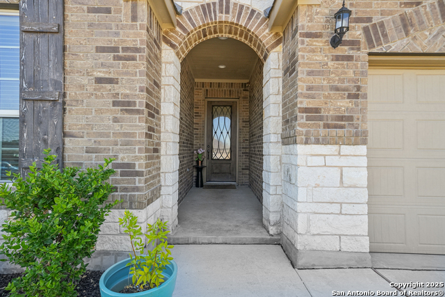 Listing photo id 1 for 2215 Zachry