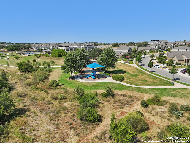 Listing photo id 31 for 2215 Zachry
