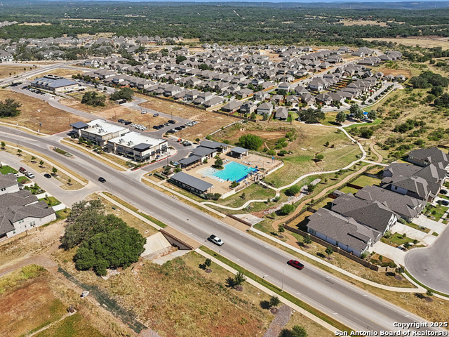 Listing photo id 32 for 2215 Zachry