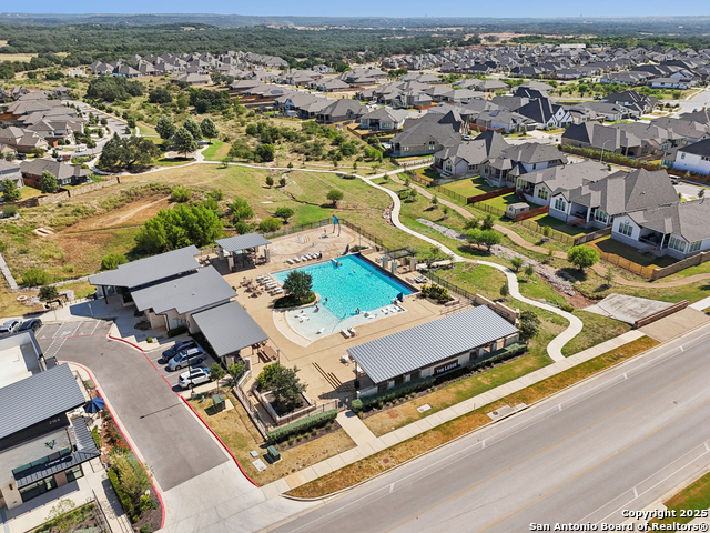 Listing photo id 33 for 2215 Zachry