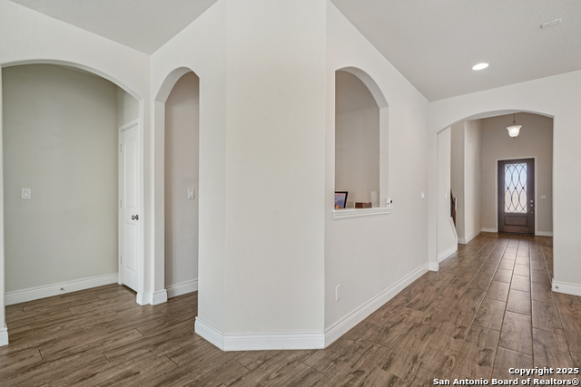 Listing photo id 4 for 2215 Zachry