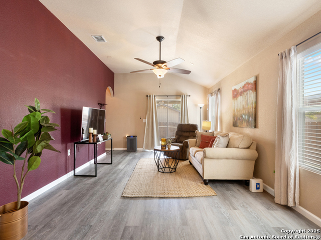 Listing photo id 12 for 2206 Mission Vista