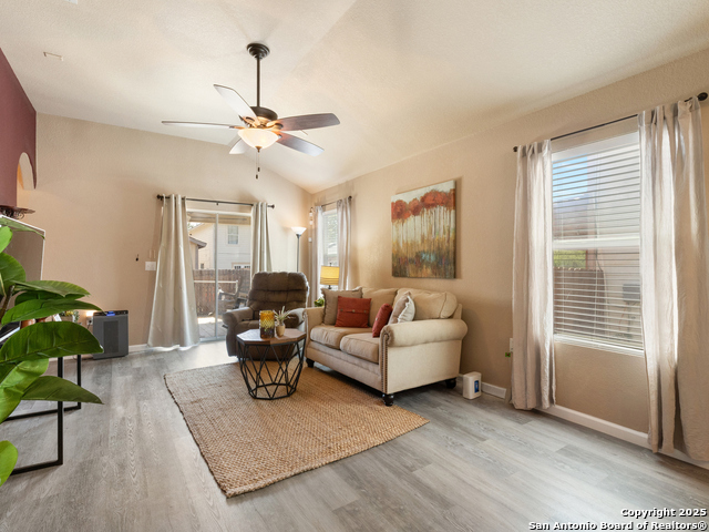 Listing photo id 13 for 2206 Mission Vista