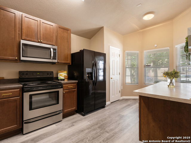 Listing photo id 5 for 2206 Mission Vista