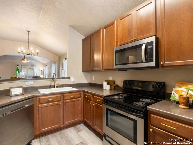 Listing photo id 7 for 2206 Mission Vista