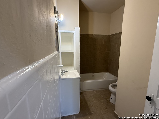 Image 10 of 13 For 1114 Brazos St. N