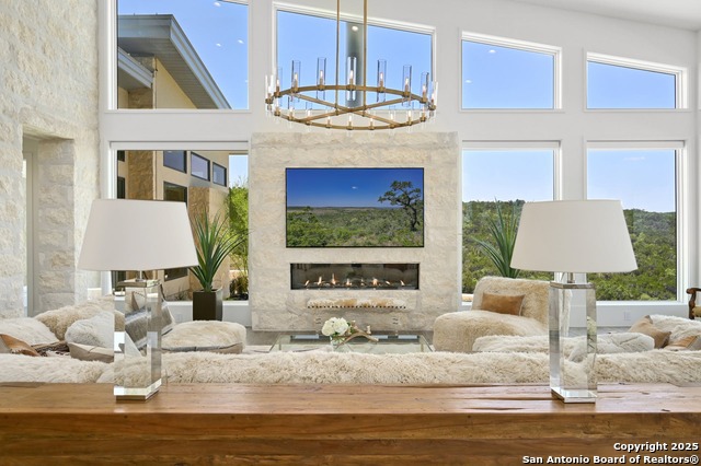 Listing photo id 4 for 1785 Backbone Ridge