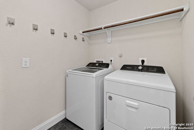 Listing photo id 8 for 10306 Midsummer Mdw