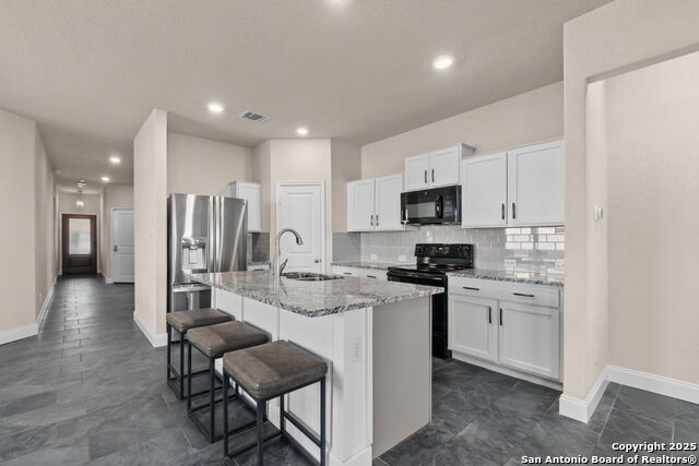 Listing photo id 9 for 10306 Midsummer Mdw
