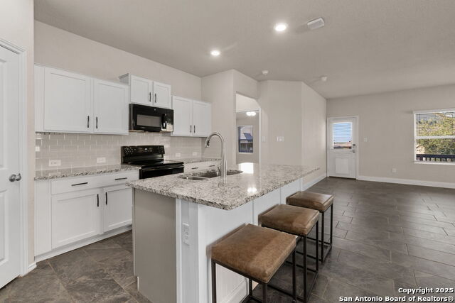 Listing photo id 10 for 10306 Midsummer Mdw