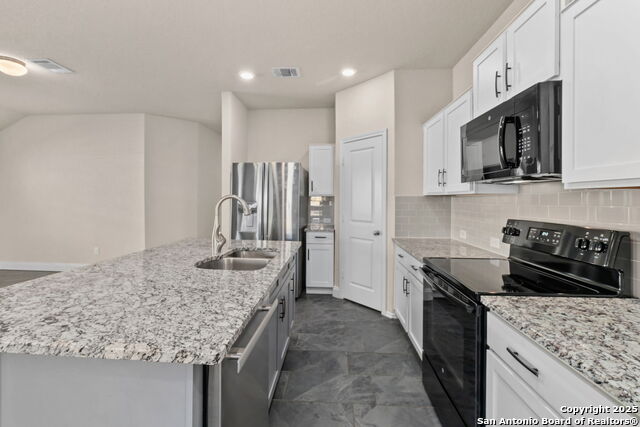 Listing photo id 11 for 10306 Midsummer Mdw