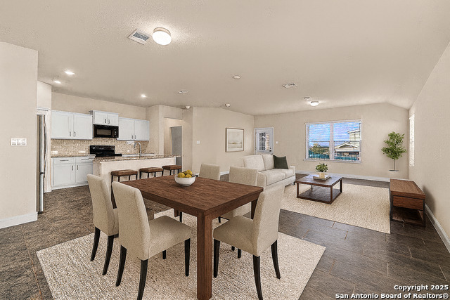 Listing photo id 12 for 10306 Midsummer Mdw