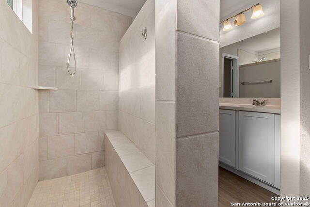 Listing photo id 15 for 10306 Midsummer Mdw