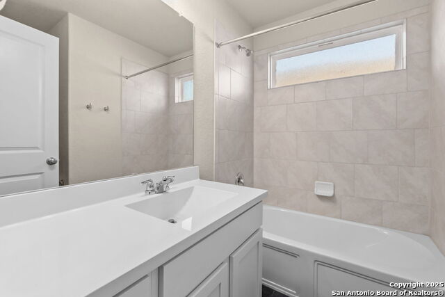 Listing photo id 5 for 10306 Midsummer Mdw