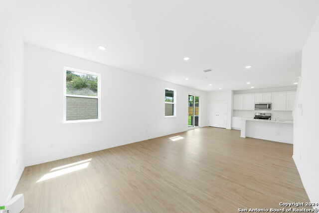 Listing photo id 9 for 5306 Lisa Pt