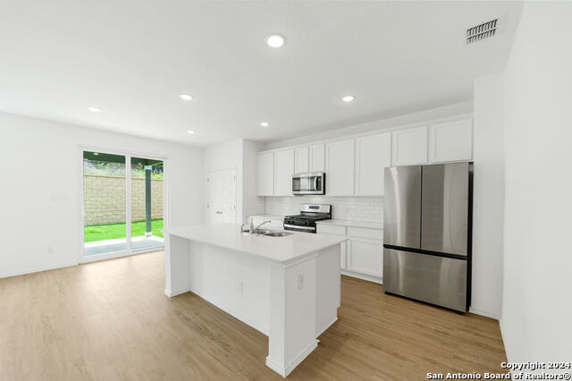 Listing photo id 11 for 5306 Lisa Pt