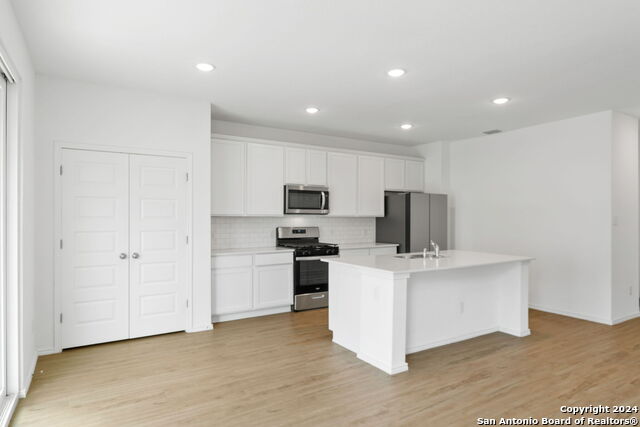 Listing photo id 15 for 5306 Lisa Pt
