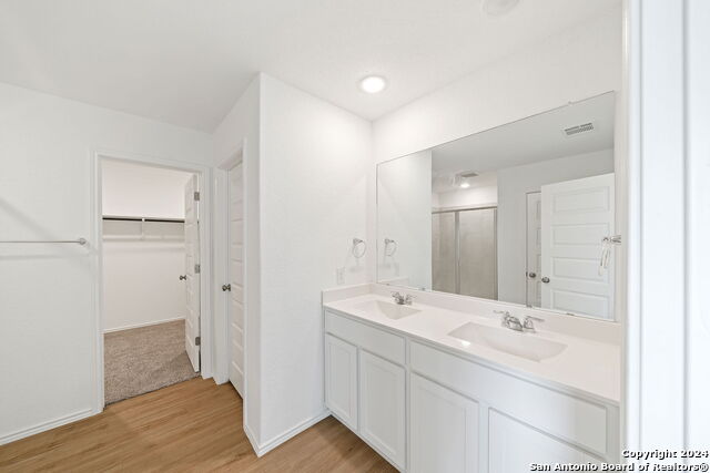 Listing photo id 18 for 5306 Lisa Pt