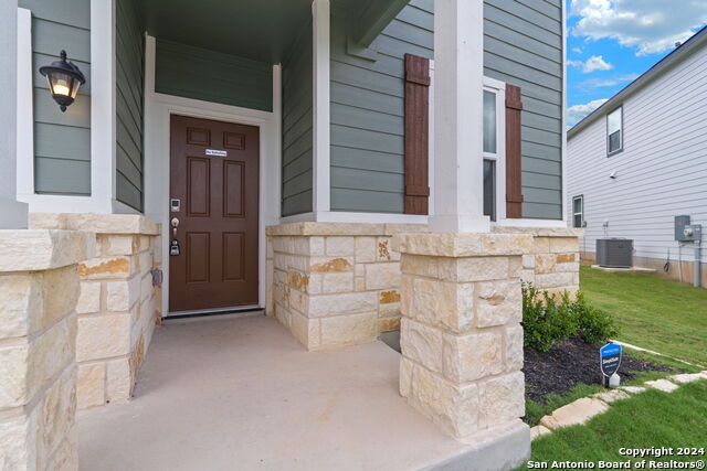 Listing photo id 2 for 5306 Lisa Pt