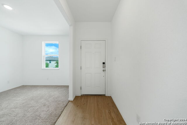 Listing photo id 3 for 5306 Lisa Pt