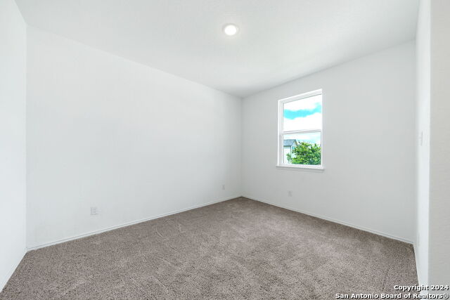 Listing photo id 4 for 5306 Lisa Pt