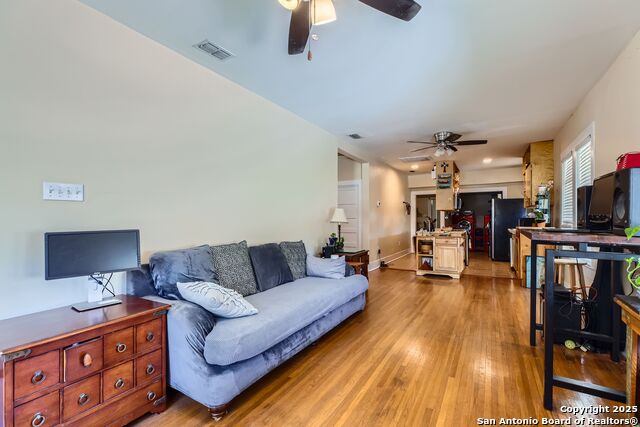 Image 2 of 45 For 428 Lullwood