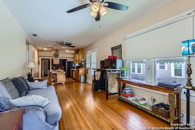 Image 5 of 45 For 428 Lullwood