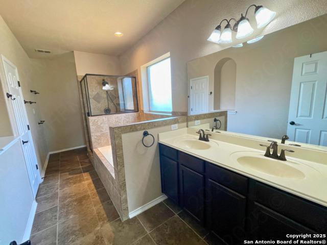 Listing photo id 9 for 3843 Bogie Way